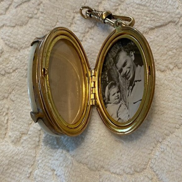 Vintage Large EMBOSSED IVORY& Brass LOCKET * Mythical Goddess & Birds * 2 photos - Picture 5 of 8